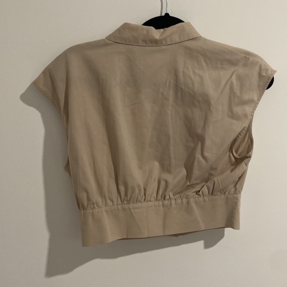 Button down cropped short sleeve from Zara size small. - Picture 4 of 4